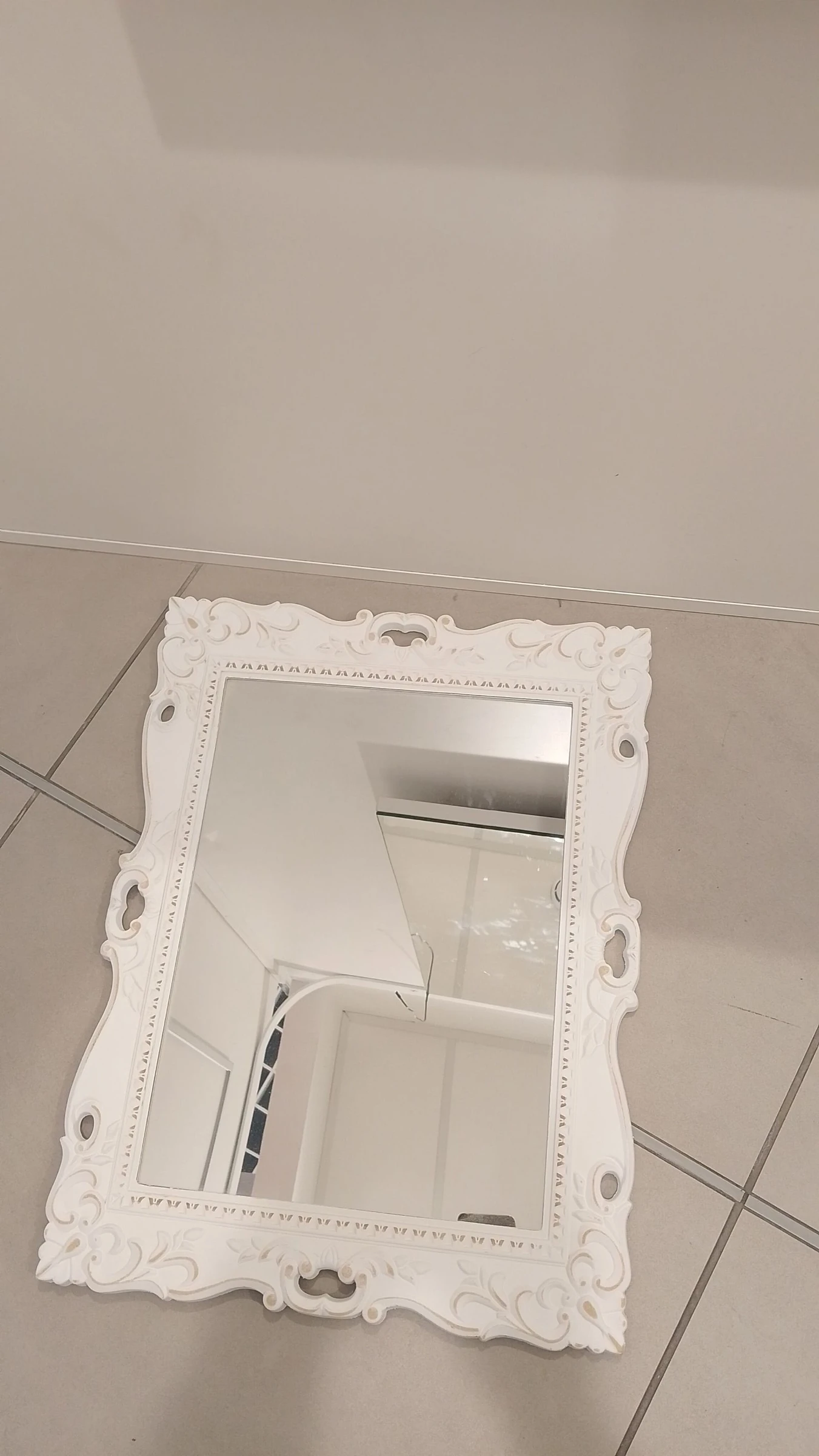 White mirror – photo 3